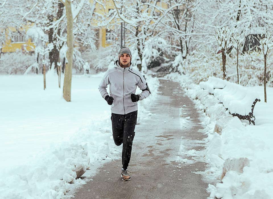 Tips for Working Out in Cold Weather vs. Hot Weather