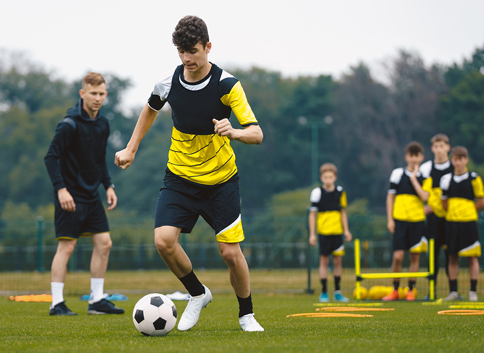 soccer players running drills
